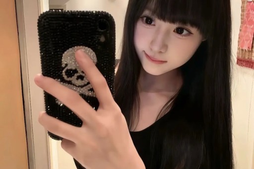 日报GQ盛典明星们玩疯了；阿信否认假唱；丁程鑫否认恋爱
